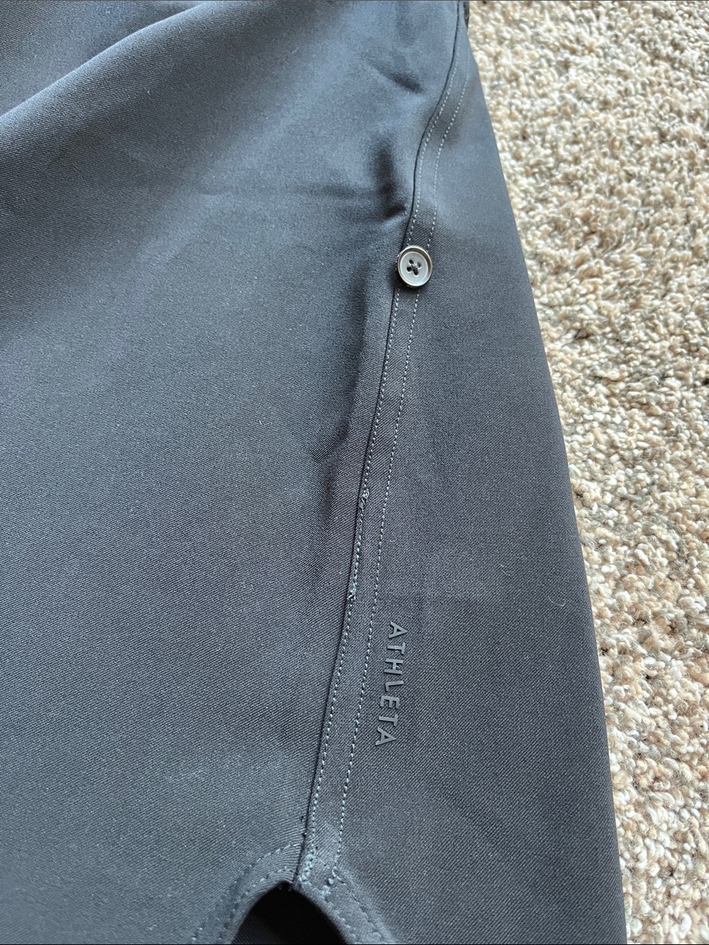 Athleta MVP Button Down
High-performance Tech Twill fabric in an oversized fit L - Picture 14 of 14